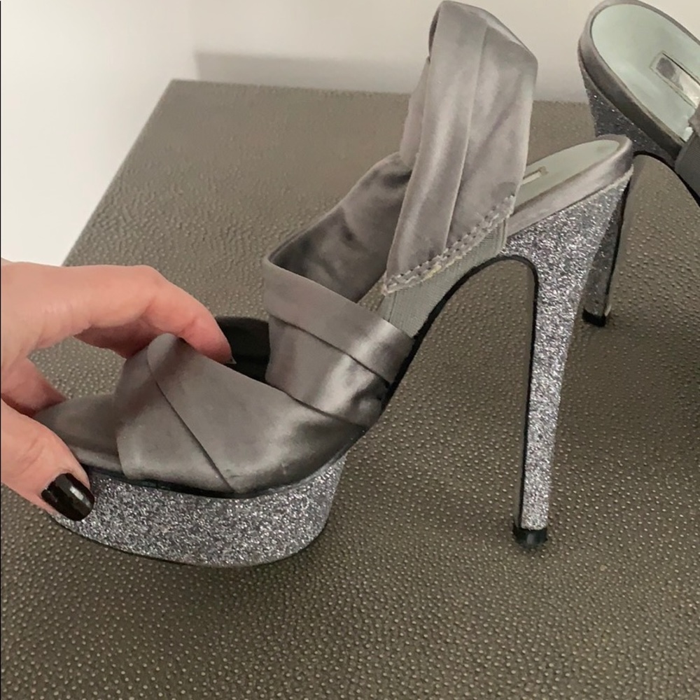 H Halston, Grey/silver/glitter platform, size 5 - Picture 4 of 7